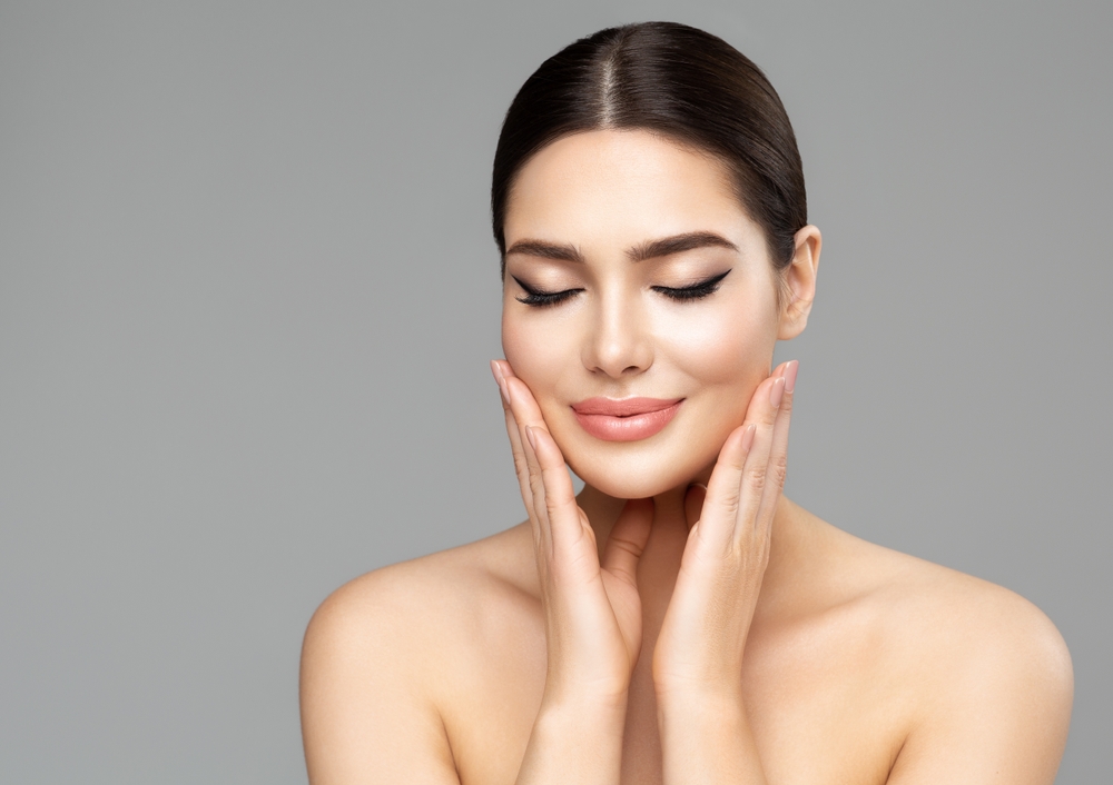 Beauty,Face,Skin,Care.,Woman,With,Full,Lips,Natural,Makeup